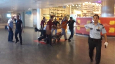 İstanbul teraktı: Polis özünü bombanın üstünə atdı - Video