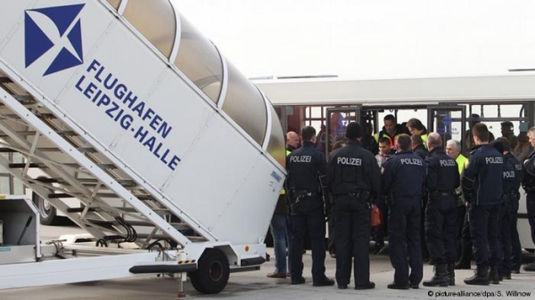 Almaniya 61 azərbaycanlını deportasiya etdi