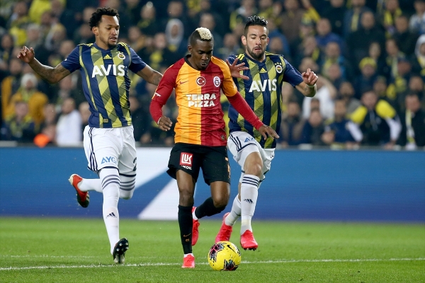 Galatasaray Fənərbaxçanı  Kadıköydə 3 qolla məğlub etdi