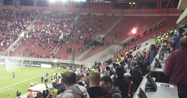 “Olimpiakos” – “Qarabağ” oyununda TƏXRİBAT: Tribunadan Ermənistan bayrağı asıldı – FOTO