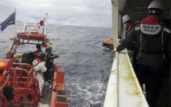Çin gəmisi Yaponiya sahillərində qəzaya düşdü - 18 nəfər itkin düşdü