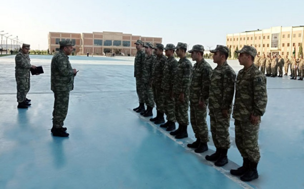 Hərbi qulluqçuların tərxisi davam edir