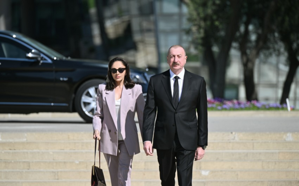 Prezident və birinci xanım faşizm üzərində Qələbə uğrunda mübarizədə həlak olan azərbaycanlıların xatirəsini anıblar
