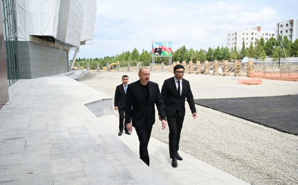 Prezident yeni inşa olunan Yevlax Olimpiya İdman Kompleksində olub