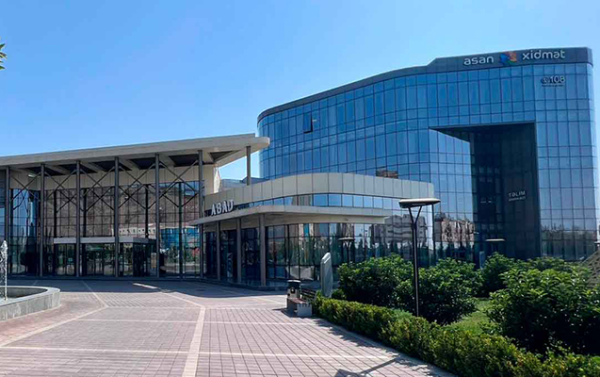 4 yaşlı uşaq “ASAN Xidmət” binasından yıxılaraq həyatını itirib