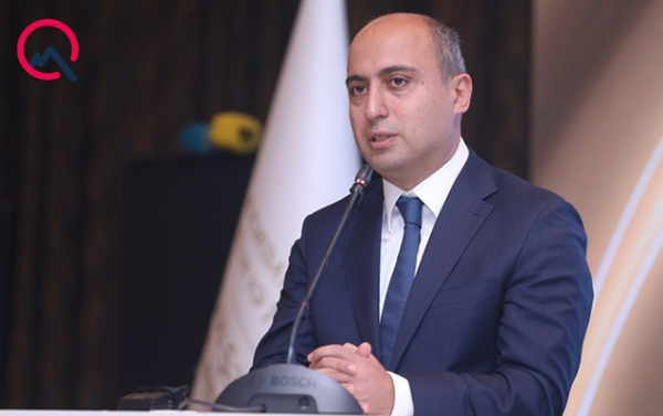 Emin Əmrullayev: “Müəllim şagirdə şeiri əzbərlətməklə onu əmək bazarına hazırlamır”