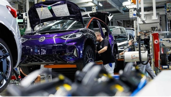 “Volkswagen” 2030-cu ilə qədər 100.000 iş yerini ixtisar edəcək